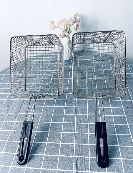 The electric fryer is stylish, small in size and easy to operate to add color to your kitchen!